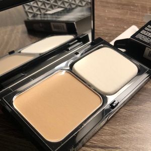 Bobbi Brown Foundation